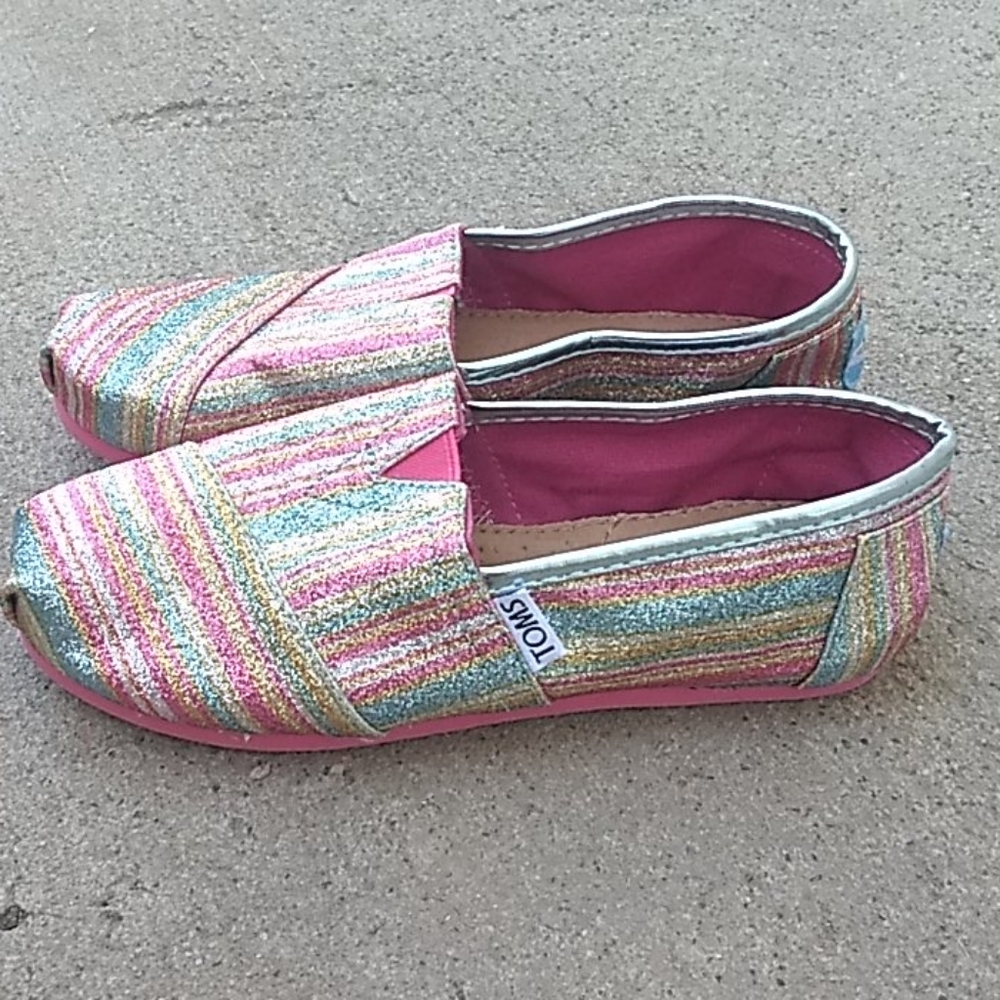 Tom's girls y1 shoes new without tag